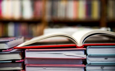 4 Ideen, wie du ein herausstechendes Buchcover gestaltest