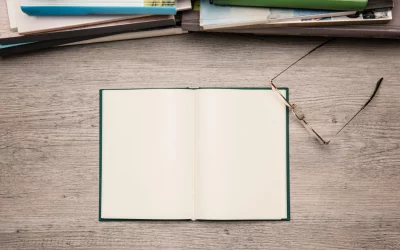 Klappentext selbst schreiben vs. schreiben lassen